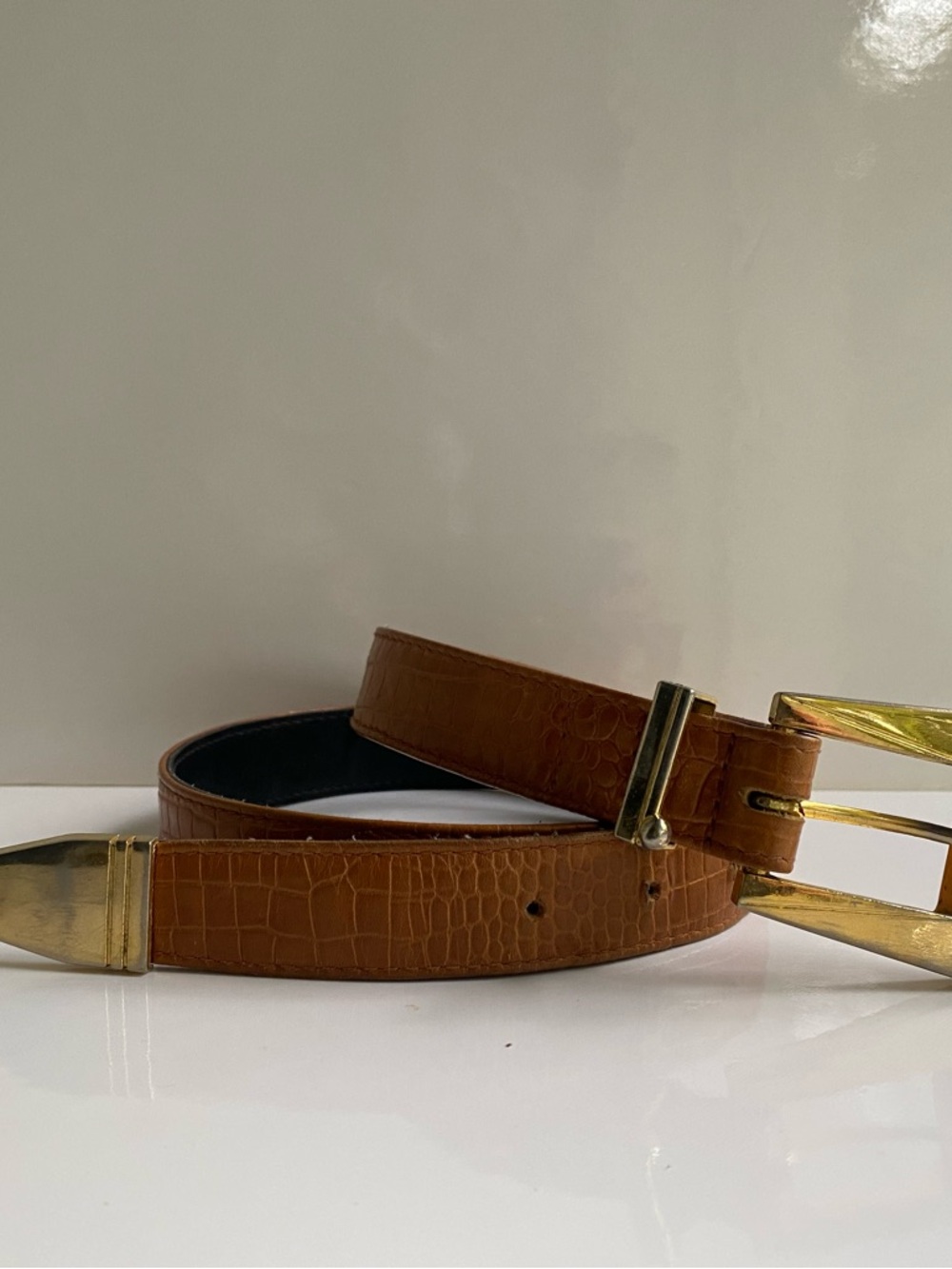Vintage Tan Croc-Embossed Leather Belt with Gold Hardware